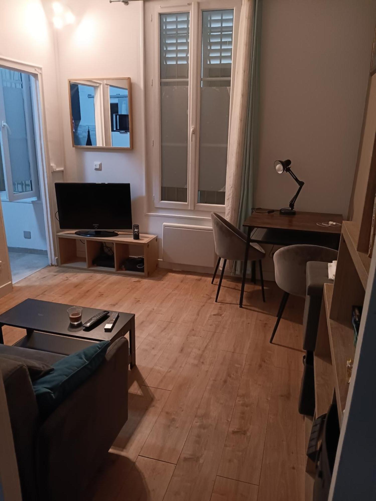 Appartement Studio Au Pied De La Basilique Du Sacre Coeur à Paris Extérieur photo